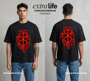 La Marca del Sacrificio | El Eclipse #00209 - Playera Oversized Premium | Deep Black - Foto en modelo