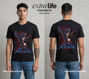 El Trebol Magico | Black Clover Asta #00223 - Playera Standard Fit | Deep Black - Foto en modelo