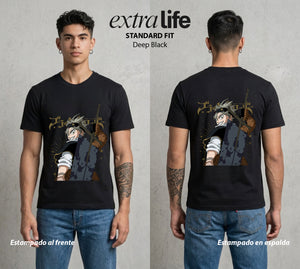 El Trebol Magico | Black Clover Asta #00225 - Playera Standard Fit | Deep Black - Foto en modelo