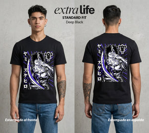 El Trebol Magico | Black Clover Yami Sukehiro #00245 - Playera Standard Fit | Deep Black - Foto en modelo