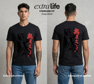 La Hoja Inmortal | Blade Of The Immortal #00251 - Playera Standard Fit | Deep Black - Foto en modelo