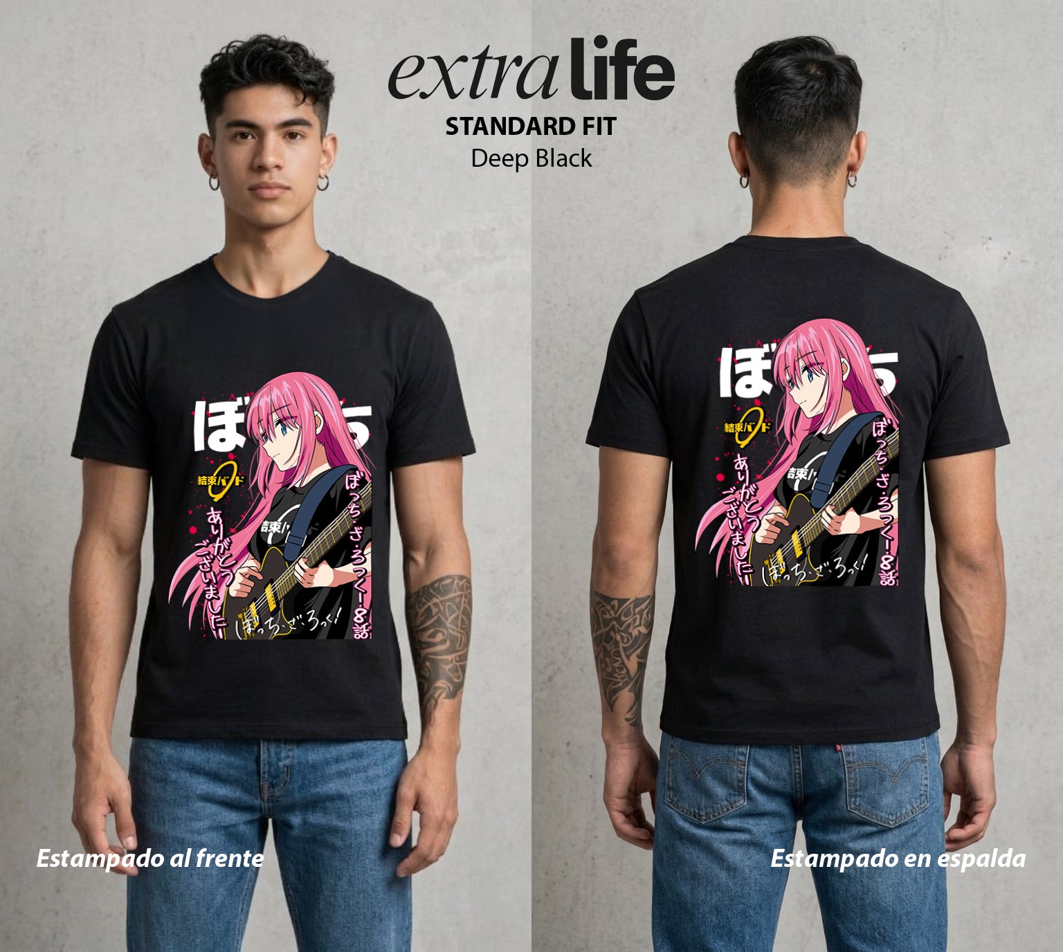 Del Cuarto al Escenario | La Guitarra del Cuarto #00328 - Playera Standard Fit | Deep Black - Foto en modelo