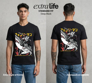El Contrato Infernal | El Chico de la Sierra #00398 - Playera Standard Fit | Deep Black - Foto en modelo