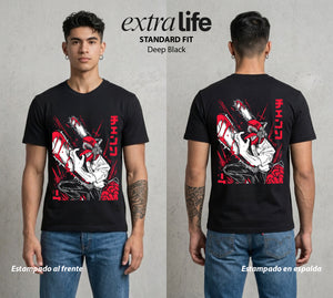 El Contrato Infernal | Motosierra y Corazon #00408 - Playera Standard Fit | Deep Black - Foto en modelo