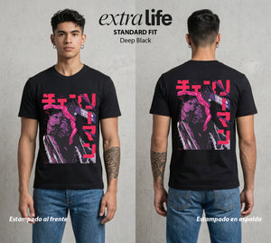 El Contrato Infernal | La Motosierra Infernal #00411 - Playera Standard Fit | Deep Black - Foto en modelo