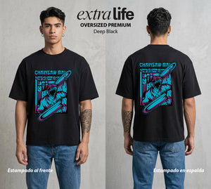 El Contrato Infernal | Motosierra y Corazon #00415 - Playera Oversized Premium | Deep Black - Foto en modelo
