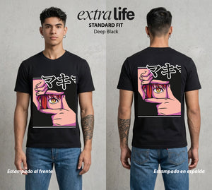 El Contrato Infernal | El Control Absoluto #00439 - Playera Standard Fit | Deep Black - Foto en modelo