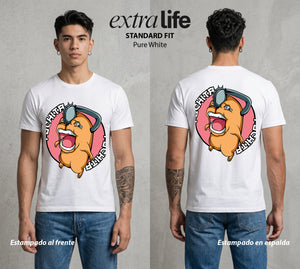 El Contrato Infernal | El Cachorro de Sierra #00449 - Playera Standard Fit | Pure White - Foto en modelo