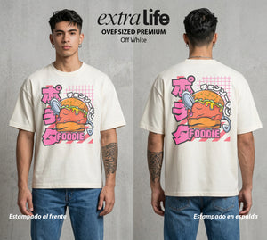El Contrato Infernal | El Cachorro de Sierra #00457 - Playera Oversized Premium | Off White - Foto en modelo