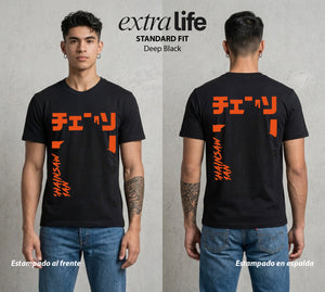 El Contrato Infernal | La Demoniaca Favorita #00461 - Playera Standard Fit | Deep Black - Foto en modelo