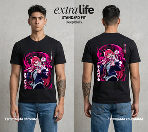 El Contrato Infernal | La Chica de la Sangre #00468 - Playera Standard Fit | Deep Black - Foto en modelo