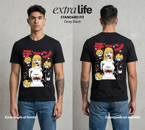 El Contrato Infernal | La Demoniaca Favorita #00473 - Playera Standard Fit | Deep Black - Foto en modelo