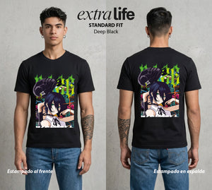 El Contrato Infernal | La Chica Explosiva #00486 - Playera Standard Fit | Deep Black - Foto en modelo