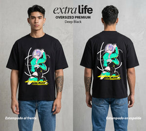 Los Corredores del Filo | La Chica del Salon #00545 - Playera Oversized Premium | Deep Black - Foto en modelo