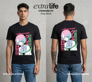 Los Corredores del Filo | La Especialista del Hack #00547 - Playera Standard Fit | Deep Black - Foto en modelo