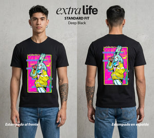 Los Corredores del Filo | La Pequena Letal #00549 - Playera Standard Fit | Deep Black - Foto en modelo