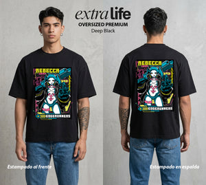 Los Corredores del Filo | La Mas Loca del Equipo #00557 - Playera Oversized Premium | Deep Black - Foto en modelo