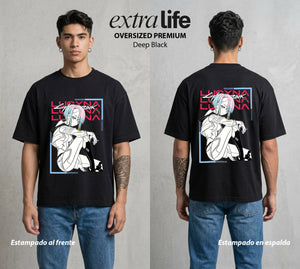 Los Corredores del Filo | La Chica del Salon #00558 - Playera Oversized Premium | Deep Black - Foto en modelo