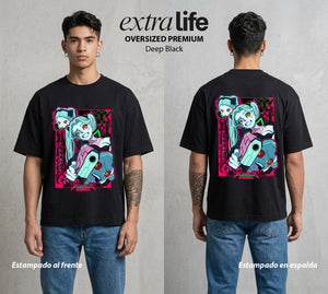 Los Corredores del Filo | La Pequena Letal #00560 - Playera Oversized Premium | Deep Black - Foto en modelo