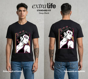 Cazadores de la Noche | La Demonia de Seis Lunas #00561 - Playera Standard Fit | Deep Black - Foto en modelo