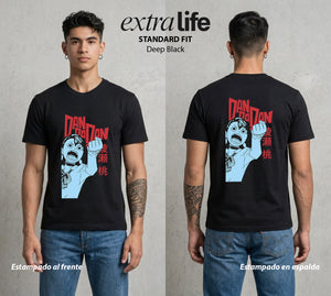 Lo Paranormal Cotidiano | La Cazadora de Espiritus #00581 - Playera Standard Fit | Deep Black - Foto en modelo