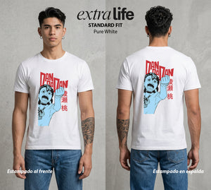Lo Paranormal Cotidiano | La Cazadora de Espiritus #00581 - Playera Standard Fit | Pure White - Foto en modelo