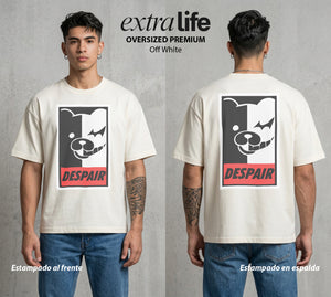 El Juicio Final Escolar | El Osito del Caos #00607 - Playera Oversized Premium | Off White - Foto en modelo