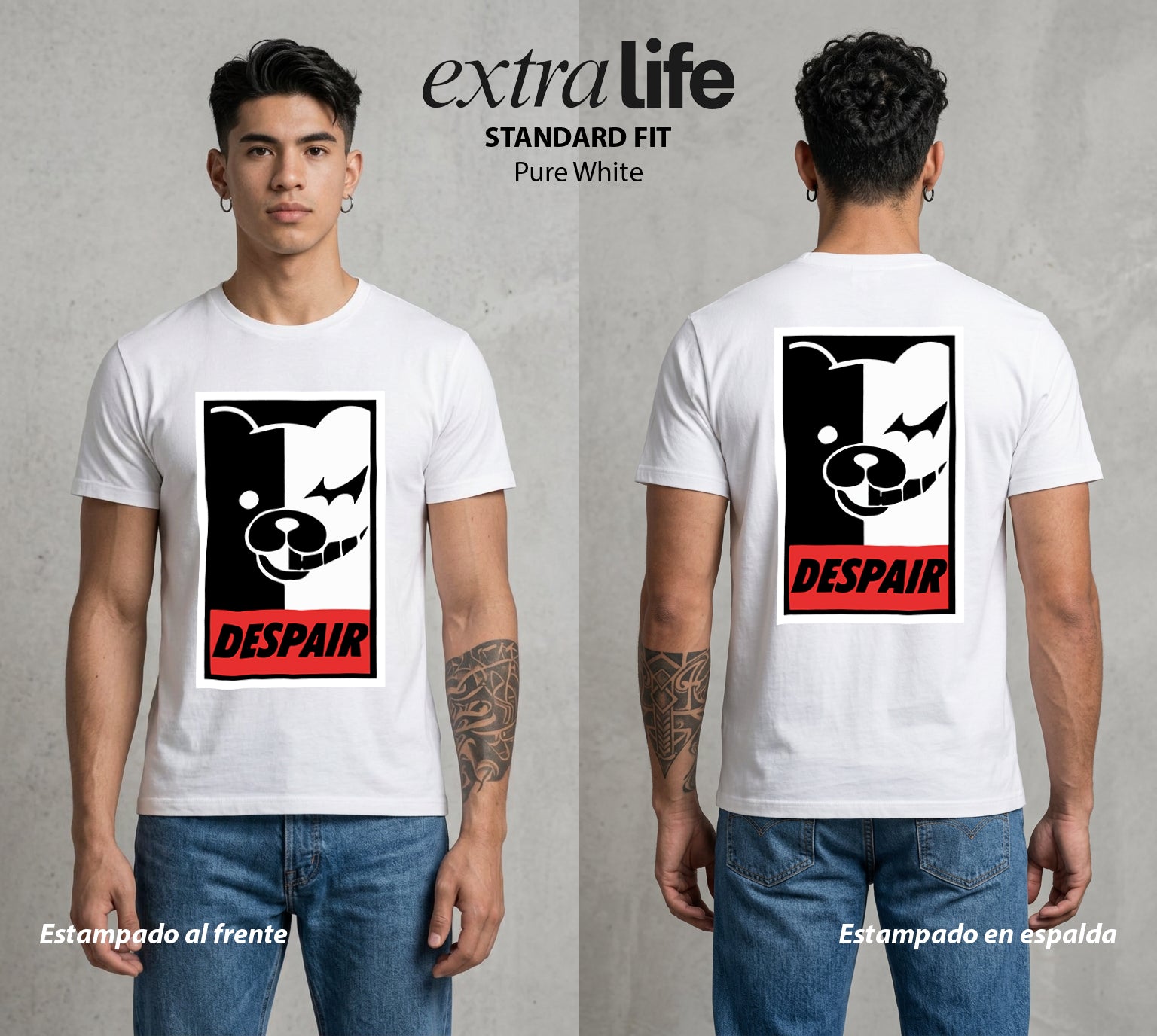 El Juicio Final Escolar | El Osito del Caos #00607 - Playera Standard Fit | Pure White - Foto en modelo