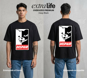 El Juicio Final Escolar | El Juez de la Desesperanza #00608 - Playera Oversized Premium | Deep Black - Foto en modelo