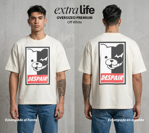 El Juicio Final Escolar | El Juez de la Desesperanza #00608 - Playera Oversized Premium | Off White - Foto en modelo
