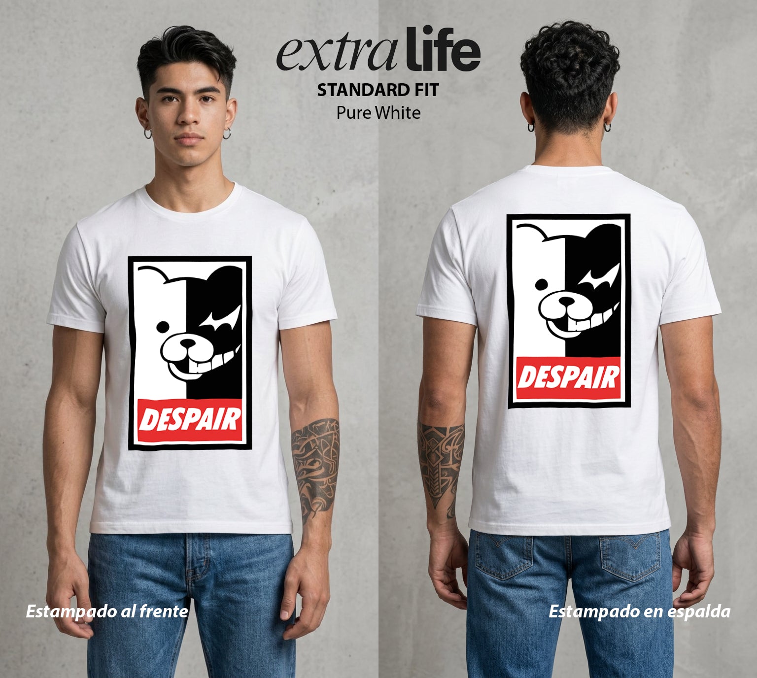 El Juicio Final Escolar | El Juez de la Desesperanza #00608 - Playera Standard Fit | Pure White - Foto en modelo