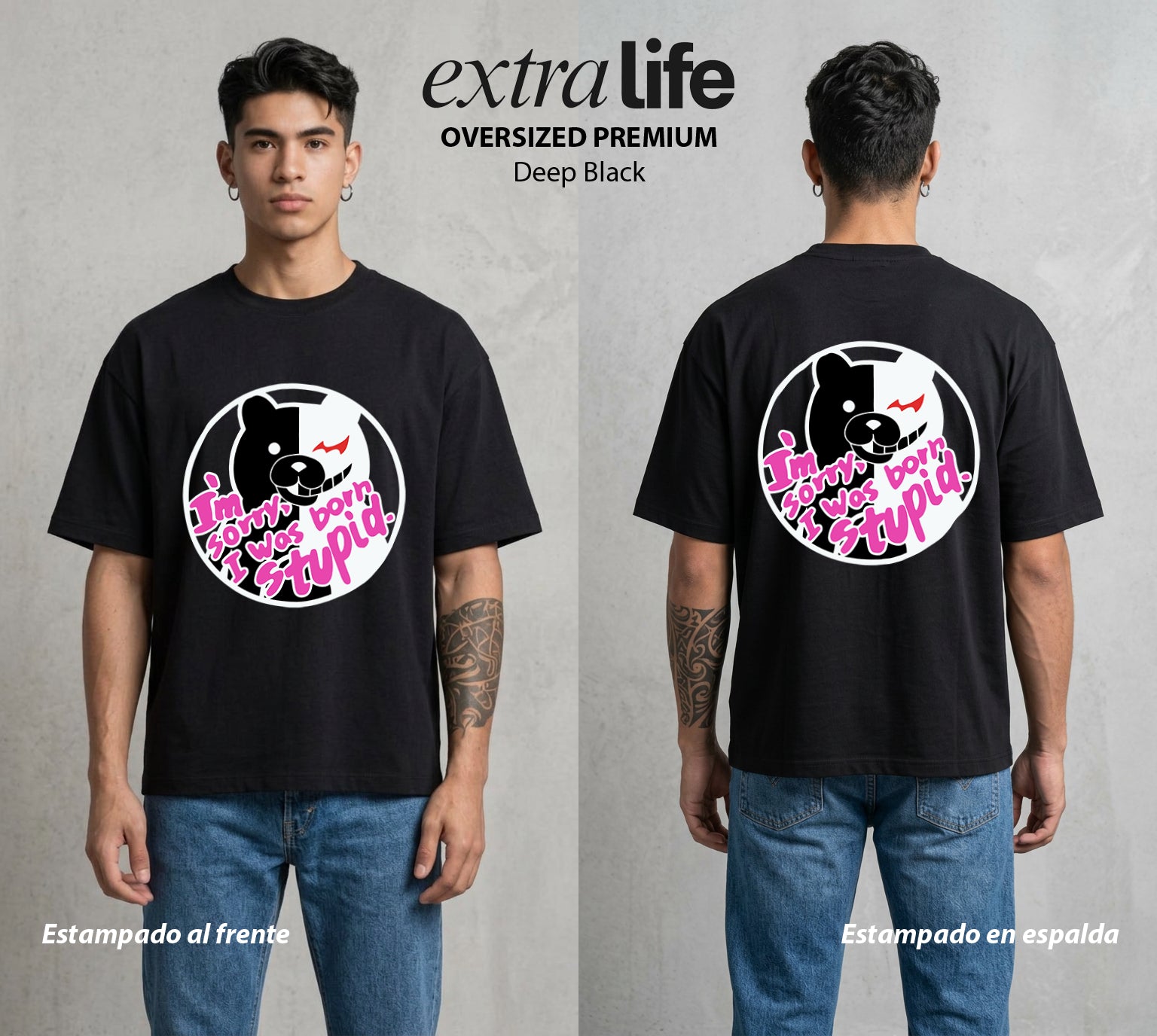 El Juicio Final Escolar | La Estupidez Natural #00613 - Playera Oversized Premium | Deep Black - Foto en modelo