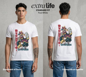 La Noche de los Acechadores | Darkstalkers Hsien Ko #00619 - Playera Standard Fit | Pure White - Foto en modelo