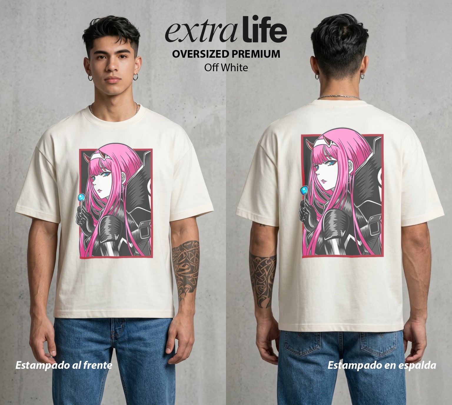 Los Pilotos del Meca | La Co-Piloto del Destino #00632 - Playera Oversized Premium | Off White - Foto en modelo