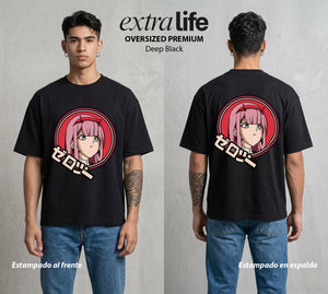 Los Pilotos del Meca | El Numero Dos #00633 - Playera Oversized Premium | Deep Black - Foto en modelo