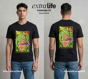El Poder de las Esferas | El Saiyajin Legendario #00683 - Playera Standard Fit | Deep Black - Foto en modelo