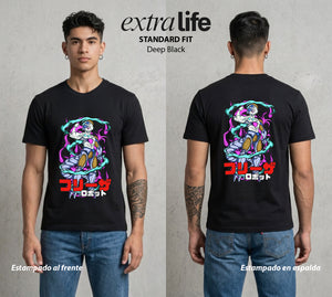 El Poder de las Esferas | El Frio del Espacio #00720 - Playera Standard Fit | Deep Black - Foto en modelo