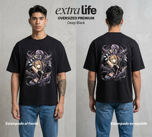 El Cuaderno del Juicio | El Shinigami Curioso #00940 - Playera Oversized Premium | Deep Black - Foto en modelo