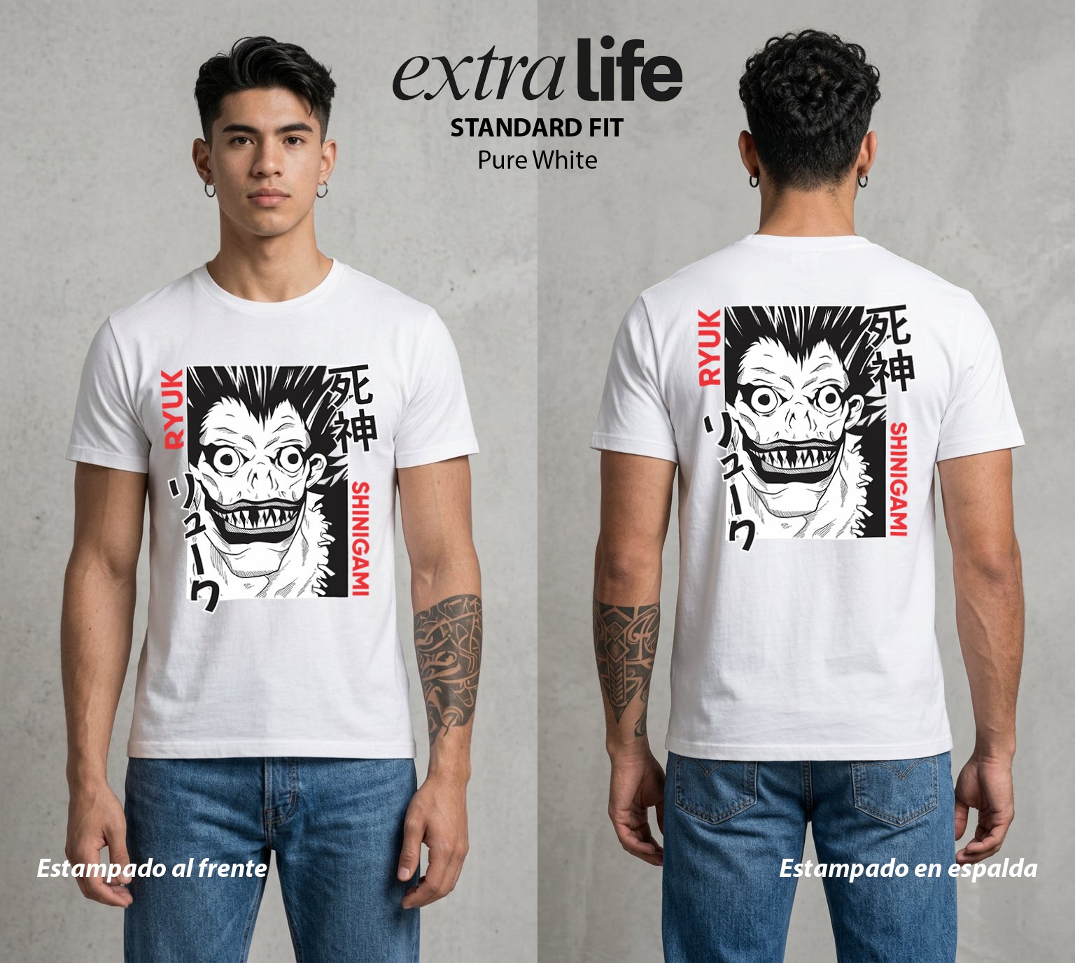 El Cuaderno del Juicio | La Manzana del Caos #00943 - Playera Standard Fit | Pure White - Foto en modelo