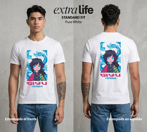 Cazadores de la Noche | Respiracion del Agua Serena Chibi #00970 - Playera Standard Fit | Pure White - Foto en modelo