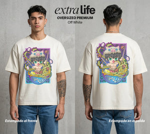 Cazadores de la Noche | El Jabalí del Monte con Ramen #00973 - Playera Oversized Premium | Off White - Foto en modelo