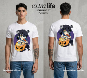 Cazadores de la Noche | El Jabalí del Monte en Halloween #01027 - Playera Standard Fit | Pure White - Foto en modelo