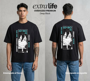 Cazadores de la Noche | La Serpiente del Amor #01044 - Playera Oversized Premium | Deep Black - Foto en modelo