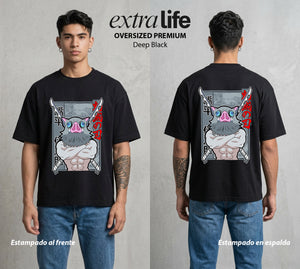 Cazadores de la Noche | El Feral del Equipo #01059 - Playera Oversized Premium | Deep Black - Foto en modelo