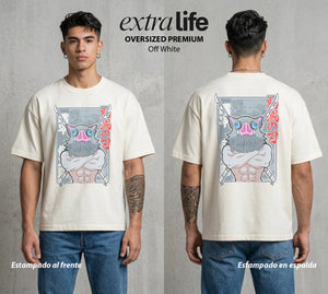 Cazadores de la Noche | El Feral del Equipo #01059 - Playera Oversized Premium | Off White - Foto en modelo