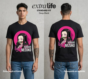 Cazadores de la Noche | La Hermana de Bambu #01065 - Playera Standard Fit | Deep Black - Foto en modelo