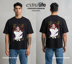 Cazadores de la Noche | La Luna Superior #01078 - Playera Oversized Premium | Deep Black - Foto en modelo