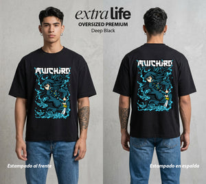 Cazadores de la Noche | El Joven del Pilar #01116 - Playera Oversized Premium | Deep Black - Foto en modelo