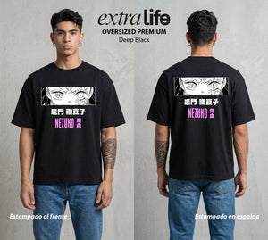 Cazadores de la Noche | La Hermana de Bambu #01132 - Playera Oversized Premium | Deep Black - Foto en modelo