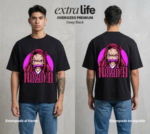 Cazadores de la Noche | La Hermana de Bambu #01139 - Playera Oversized Premium | Deep Black - Foto en modelo